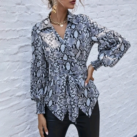 VIVA BOUTIQUE Tops - ✅ Snakeskin Print Belted Blouse